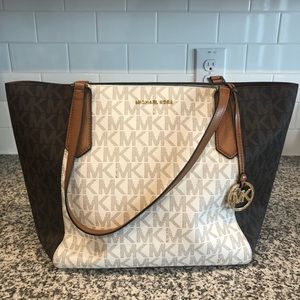 Michael Kors Jet Set Signature Tote